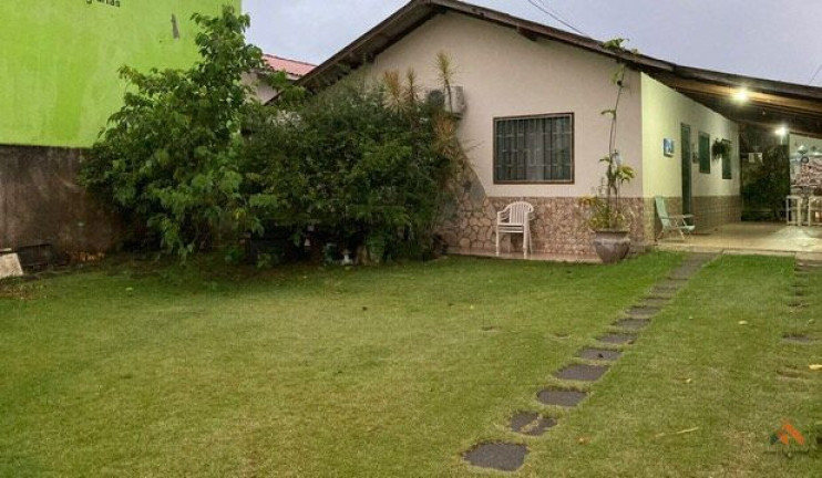 Casa com 3 Quartos à Venda, 69 m²