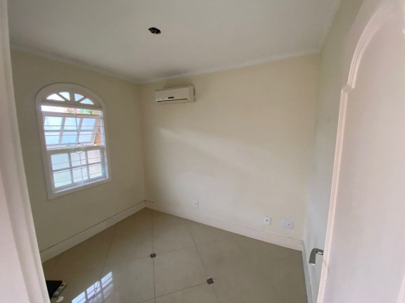 Imagem Casa com 4 Quartos à Venda, 265 m² em Chácara Das Pedras - Porto Alegre Imagem Casa com 4 Quartos à Venda, 265 m² em Chácara Das Pedras - Porto Alegre