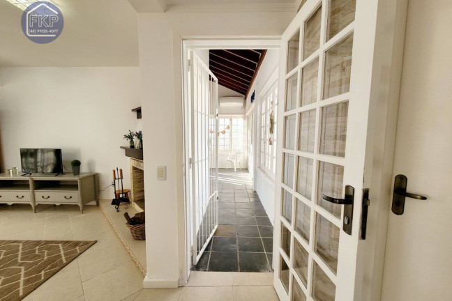 Imagem Casa com 3 Quartos à Venda, 266 m² em Vila Nova - Porto Alegre