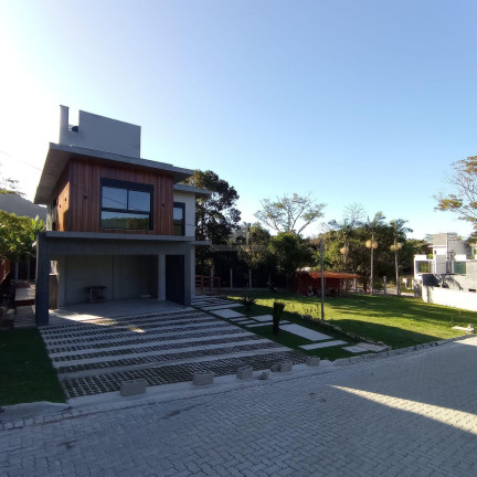 Imagem Casa com 3 Quartos à Venda, 339 m² em Praia De Taquaras - Balneário Camboriú