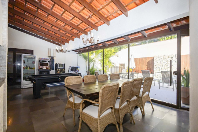 Imagem Casa com 4 Quartos à Venda, 343 m² em São Lourenço - Curitiba Imagem Casa com 4 Quartos à Venda, 343 m² em São Lourenço - Curitiba