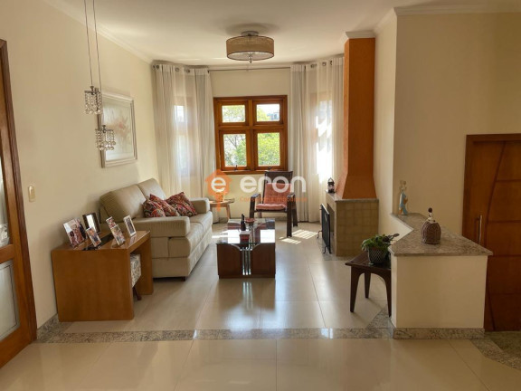 Imagem Casa com 3 Quartos à Venda, 439 m²