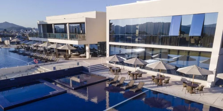 Casa com 4 Quartos à Venda, 231 m² em Santa Regina - Camboriú