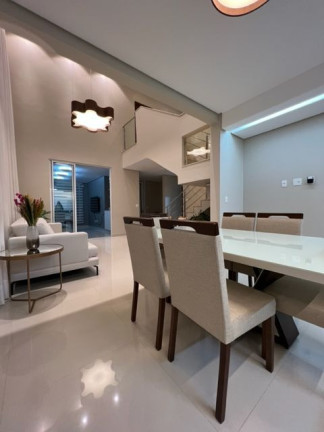 Imagem Sobrado com 3 Quartos à Venda, 268 m² em Residencial Goiânia Golfe Clube - Goiânia Imagem Sobrado com 3 Quartos à Venda, 268 m² em Residencial Goiânia Golfe Clube - Goiânia