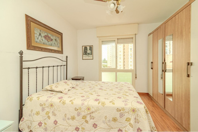 Imagem Imóvel com 2 Quartos à Venda, 74 m² em Passo Da Areia - Porto Alegre Imagem Imóvel com 2 Quartos à Venda, 74 m² em Passo Da Areia - Porto Alegre