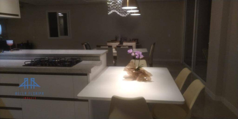 Imagem Casa com 3 Quartos à Venda, 360 m² em São João Do Rio Vermelho - Florianópolis Imagem Casa com 3 Quartos à Venda, 360 m² em São João Do Rio Vermelho - Florianópolis
