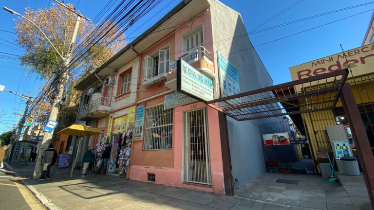 Imagem Casa com 4 Quartos à Venda, 102 m² em Farroupilha - Porto Alegre Imagem Casa com 4 Quartos à Venda, 102 m² em Farroupilha - Porto Alegre