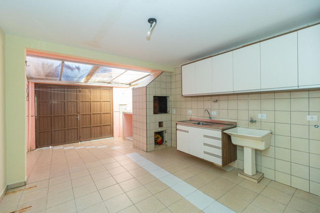 Imagem Sobrado com 4 Quartos para Alugar, 142 m² em Orleans - Curitiba Imagem Sobrado com 4 Quartos para Alugar, 142 m² em Orleans - Curitiba