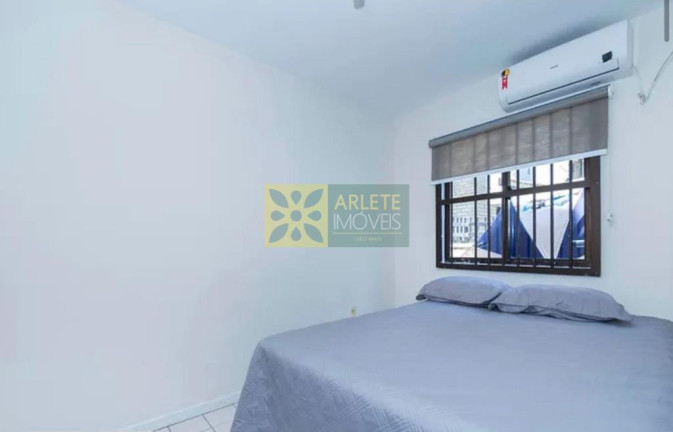 Imagem Casa com 6 Quartos para Alugar ou Temporada, 305 m² em Bombas - Bombinhas Imagem Casa com 6 Quartos para Alugar ou Temporada, 305 m² em Bombas - Bombinhas