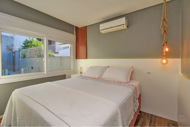 Imagem Casa com 3 Quartos à Venda, 200 m² em Ipanema - Porto Alegre Imagem Casa com 3 Quartos à Venda, 200 m² em Ipanema - Porto Alegre