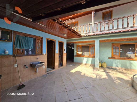 Imagem Casa com 4 Quartos à Venda, 243 m² em Caonze - Nova Iguaçu