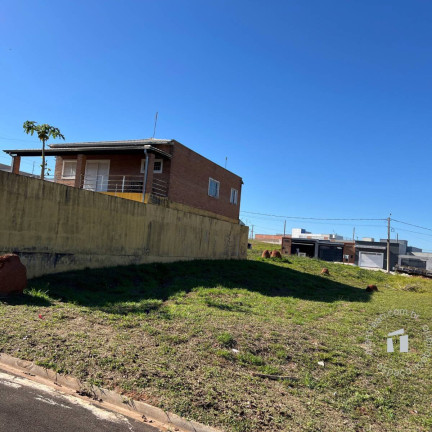 Imagem Terreno à Venda, 125 m² em Botucatu Imagem Terreno à Venda, 125 m² em Botucatu