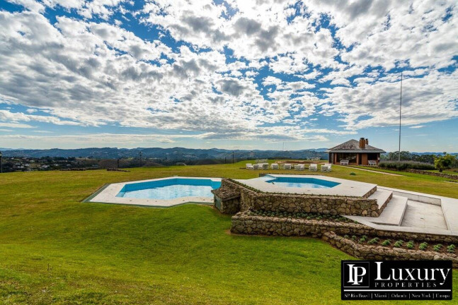 Imagem Casa com 8 Quartos à Venda, em Nova Capivari - Campos Do Jordão Imagem Casa com 8 Quartos à Venda, em Nova Capivari - Campos Do Jordão