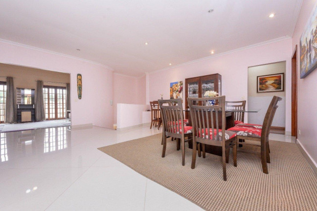 Imagem Casa com 4 Quartos à Venda, 234 m² em Santa Felicidade - Curitiba Imagem Casa com 4 Quartos à Venda, 234 m² em Santa Felicidade - Curitiba