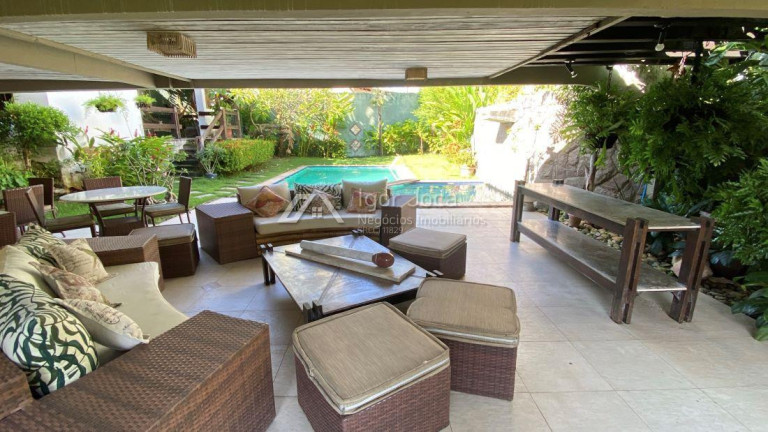 Imagem Casa com 4 Quartos à Venda, 450 m² em Papicu - Fortaleza Imagem Casa com 4 Quartos à Venda, 450 m² em Papicu - Fortaleza