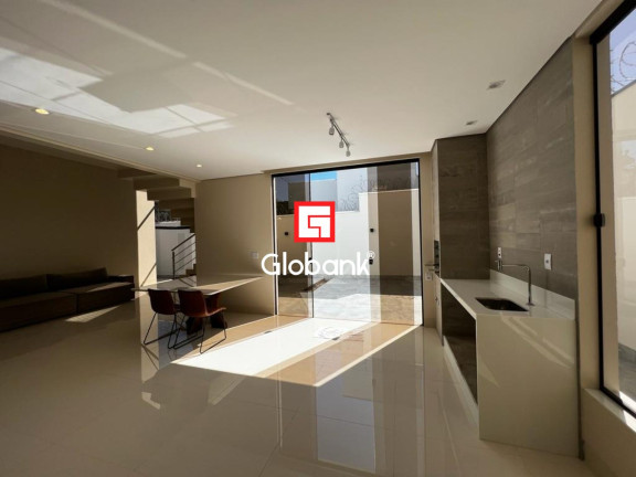 Imagem Sobrado com 3 Quartos à Venda, 240 m² em Ibituruna - Montes Claros Imagem Sobrado com 3 Quartos à Venda, 240 m² em Ibituruna - Montes Claros