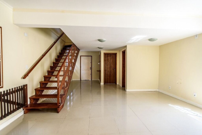 Imagem Casa com 4 Quartos à Venda, 225 m² em Tristeza - Porto Alegre Imagem Casa com 4 Quartos à Venda, 225 m² em Tristeza - Porto Alegre
