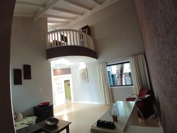 Imagem Casa com 3 Quartos à Venda, 275 m² em Capão Raso - Curitiba Imagem Casa com 3 Quartos à Venda, 275 m² em Capão Raso - Curitiba