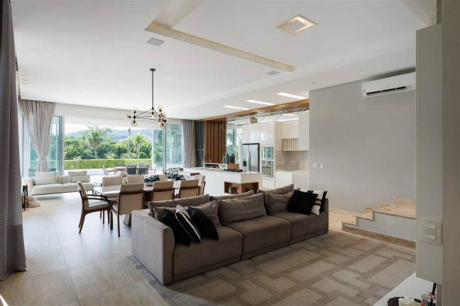 Imagem Casa com 4 Quartos à Venda, 450 m² em Camboriú Imagem Casa com 4 Quartos à Venda, 450 m² em Camboriú