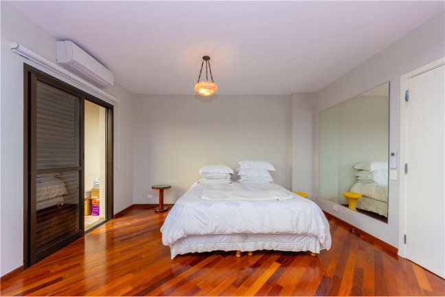 Imagem Imóvel com 3 Quartos à Venda,  em Vila Nova Conceição - São Paulo