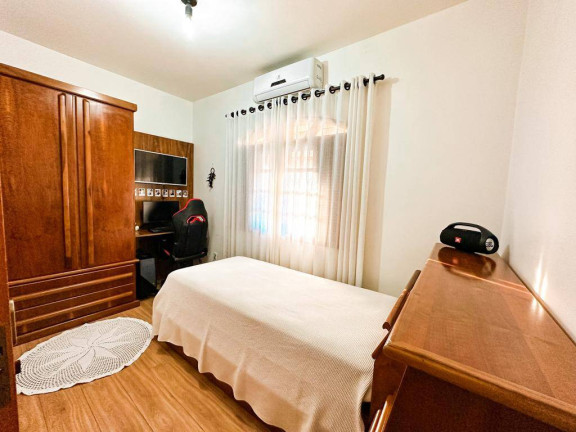 Imagem Casa com 3 Quartos à Venda, em Taubaté Imagem Casa com 3 Quartos à Venda, em Taubaté