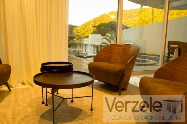 Imagem Casa com 4 Quartos à Venda, 634 m² em Barra - Balneário Camboriú