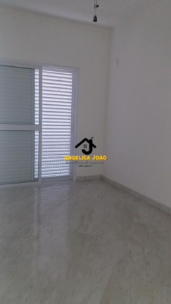 Imagem Casa de Condomínio com 3 Quartos à Venda, 210 m² em Vila Sao Jorge - São Vicente