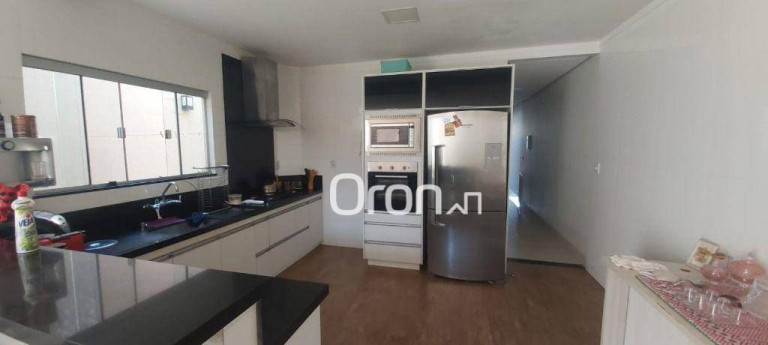 Imagem Sobrado com 3 Quartos à Venda, 215 m² em Jardim Mariliza - Goiânia Imagem Sobrado com 3 Quartos à Venda, 215 m² em Jardim Mariliza - Goiânia