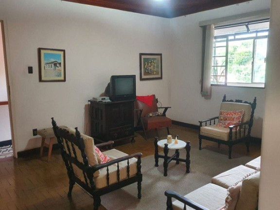 Imagem Casa com 3 Quartos à Venda, 250 m² em Guaratinguetá
