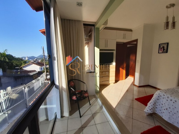 Imagem Casa com 3 Quartos à Venda, 256 m² em Trindade - Florianópolis Imagem Casa com 3 Quartos à Venda, 256 m² em Trindade - Florianópolis