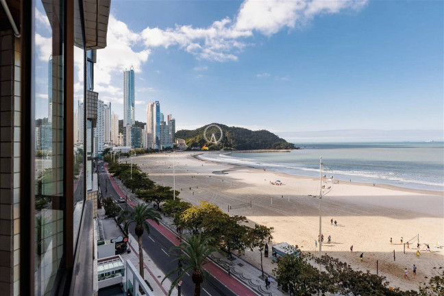 Imagem Apartamento com 3 Quartos para Alugar, 195 m² em Centro - Balneário Camboriú