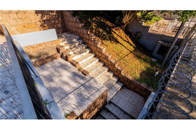 Imagem Casa com 4 Quartos à Venda, em Santa Tereza - Porto Alegre Imagem Casa com 4 Quartos à Venda, em Santa Tereza - Porto Alegre
