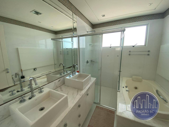 Imagem Apartamento com 3 Quartos para Alugar, 190 m² em Centro - Balneário Camboriú
