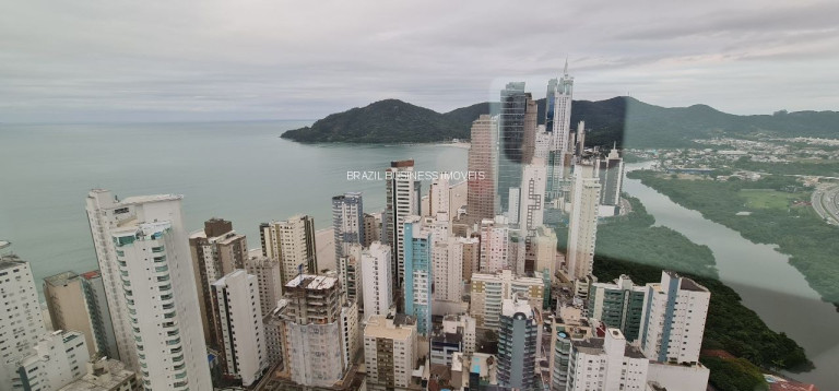 Imagem Imóvel com 4 Quartos à Venda, 227 m² em Centro - Balneário Camboriú Imagem Imóvel com 4 Quartos à Venda, 227 m² em Centro - Balneário Camboriú