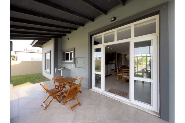 Imagem Casa com 4 Quartos à Venda, 267 m² em Centro - Xangri-lá