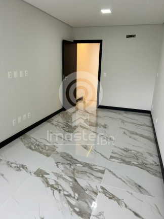 Imagem Casa com 5 Quartos à Venda, em Maraponga - Fortaleza Imagem Casa com 5 Quartos à Venda, em Maraponga - Fortaleza