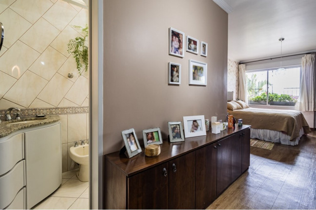 Imagem Casa com 3 Quartos à Venda, 212 m² em Jardim Sabará - Porto Alegre Imagem Casa com 3 Quartos à Venda, 212 m² em Jardim Sabará - Porto Alegre