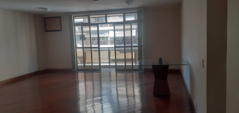 Imagem Imóvel com 4 Quartos à Venda, 181 m² em Icaraí - Niterói Imagem Imóvel com 4 Quartos à Venda, 181 m² em Icaraí - Niterói