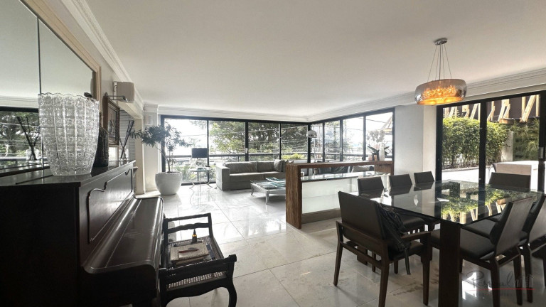 Imagem Apartamento com 3 Quartos à Venda, em Centro - Florianópolis Imagem Apartamento com 3 Quartos à Venda, em Centro - Florianópolis