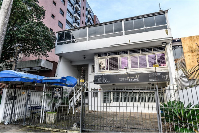Casa com 6 Quartos à Venda,  em Passo Da Areia - Porto Alegre