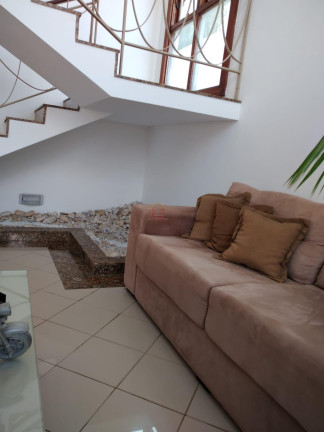 Imagem Casa de Condomínio com 4 Quartos à Venda, 366 m²