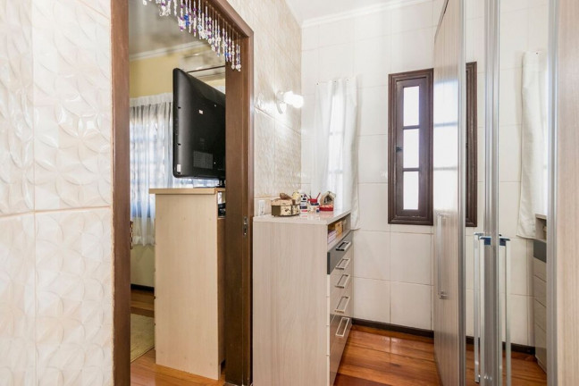 Imagem Imóvel com 4 Quartos à Venda, em Jardim Itu - Porto Alegre Imagem Imóvel com 4 Quartos à Venda, em Jardim Itu - Porto Alegre