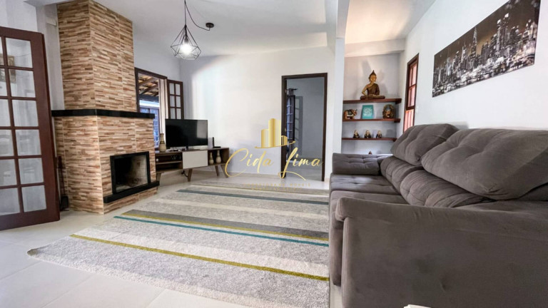 Imagem Casa com 3 Quartos à Venda, 228 m² em Rio Tavares - Florianópolis Imagem Casa com 3 Quartos à Venda, 228 m² em Rio Tavares - Florianópolis