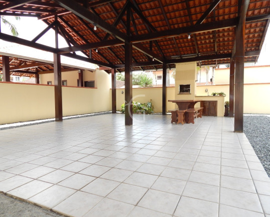 Imagem Casa com 4 Quartos à Venda, 206 m² em América - Joinville