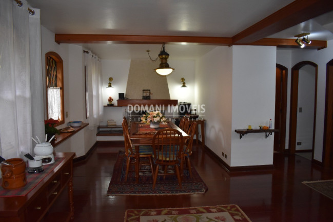 Imagem Casa com 4 Quartos à Venda, 392 m² em Região Do Alto Da Vila Inglesa - Campos Do Jordão Imagem Casa com 4 Quartos à Venda, 392 m² em Região Do Alto Da Vila Inglesa - Campos Do Jordão