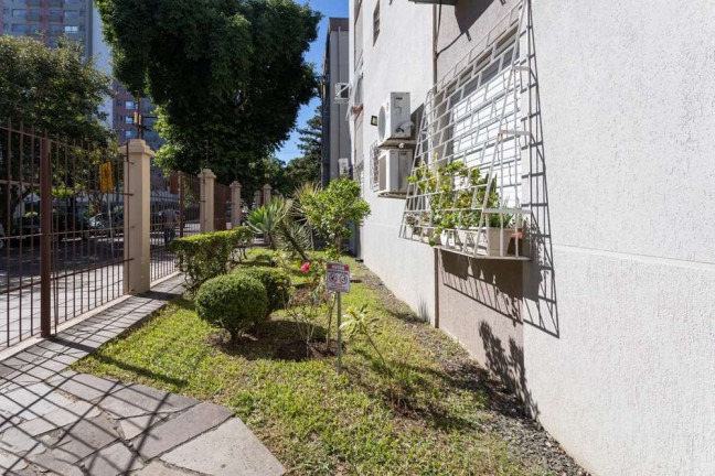 Imagem Imóvel com 2 Quartos à Venda,  em Passo Da Areia - Porto Alegre