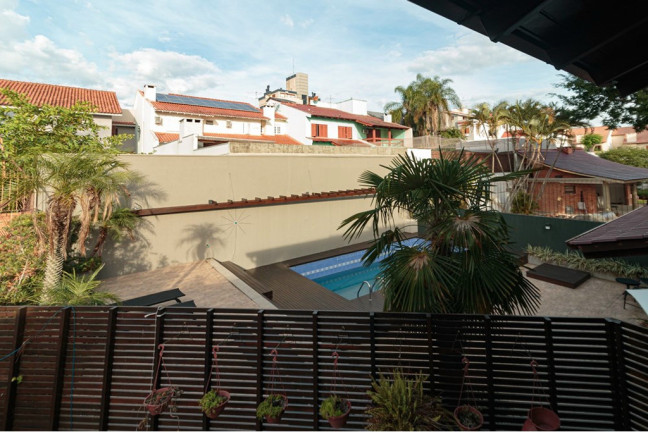 Imagem Casa com 3 Quartos à Venda, 330 m² em Jardim Itu - Porto Alegre Imagem Casa com 3 Quartos à Venda, 330 m² em Jardim Itu - Porto Alegre