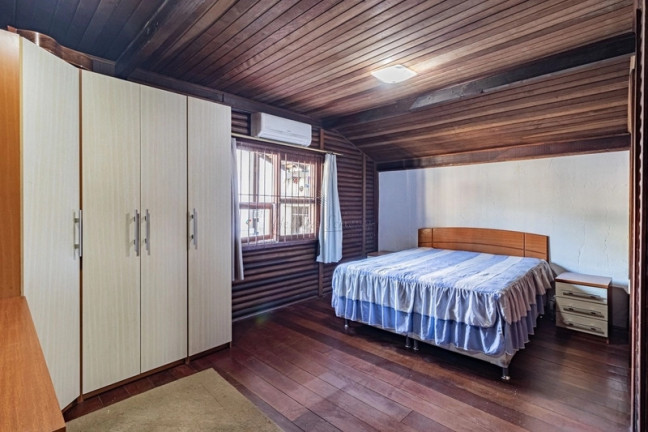 Imagem Casa com 3 Quartos à Venda, 244 m² em Cristal - Porto Alegre Imagem Casa com 3 Quartos à Venda, 244 m² em Cristal - Porto Alegre