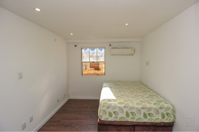 Imagem Casa com 1 Quarto à Venda, 70 m² em Guarujá - Porto Alegre Imagem Casa com 1 Quarto à Venda, 70 m² em Guarujá - Porto Alegre