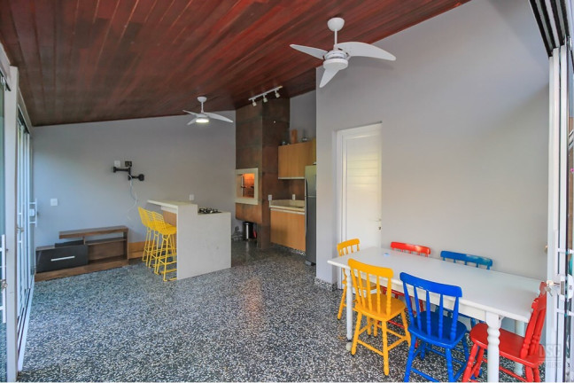 Imagem Casa com 3 Quartos à Venda, 200 m² em Ipanema - Porto Alegre Imagem Casa com 3 Quartos à Venda, 200 m² em Ipanema - Porto Alegre